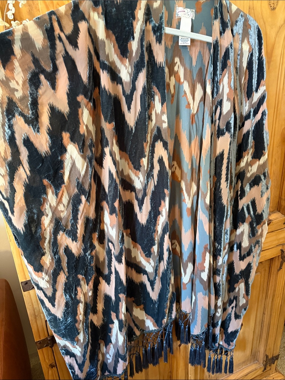 Free People Dripping Velvet Burnout Kimono. One size. Beautiful! - Picture 4 of 7
